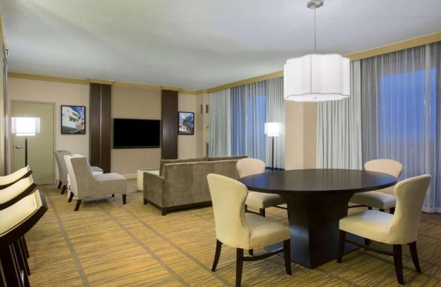 Tropical Getaway near Miami Airport & Convention Center | Swimming Pool