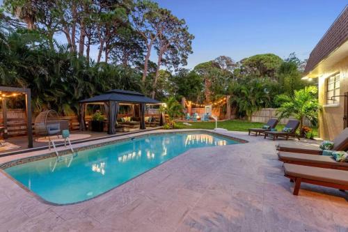 Tropical Oasis, 5 Mins to Beach