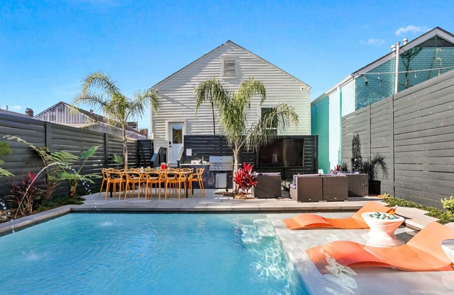 Tropical Oasis Near FQ | Heated Pool | Local Art