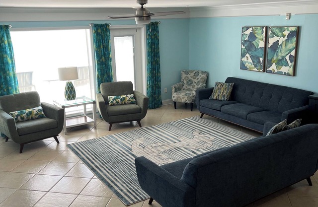 Hospédese en nuestra gran villa de lujo con piscina, bañera de hidromasaje, área de parrillas, mascotas pequeñas