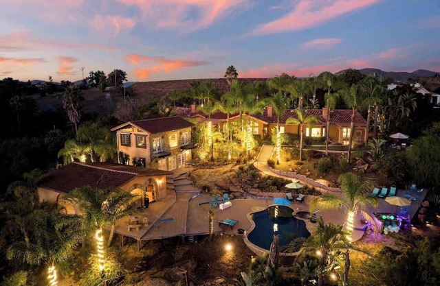 Tropical Resort 7 Bed 4 Acres