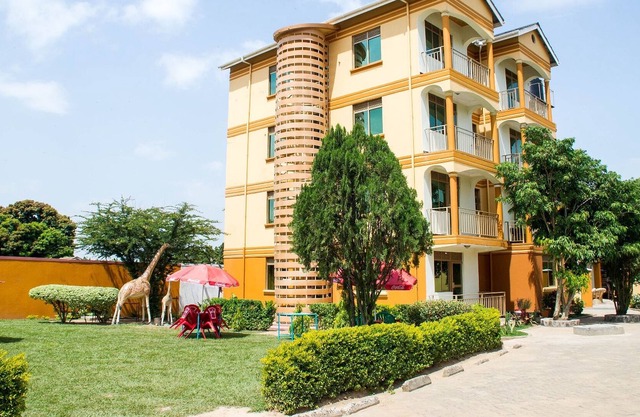 Tropical Suites Hotel