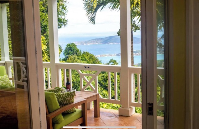 Heated pool, amazing island views, outdoor shower, generator, secluded, hammock