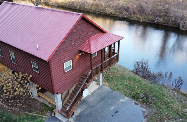 “Tuck’ed Away” Riverside near WCU & Sylva