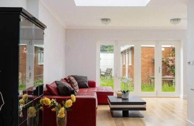 Tudor house · Kingston luxury 5 bed villa