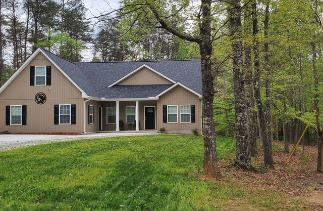 Tugaloo Hideaway - 4 bed, 2 bath, Westminster, SC. Near Clemson, Seneca