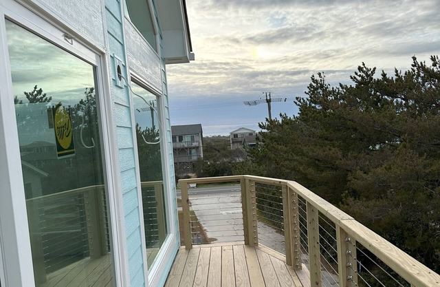 Turquoise : Cozy & bright with a wall of windows and lovely views