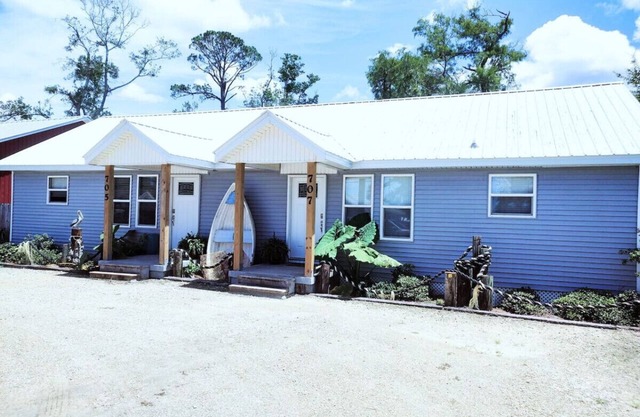 Turtles Nest - Close to Downtown & Beaches - King Bed - Boat Parking - NO Pet Fees !