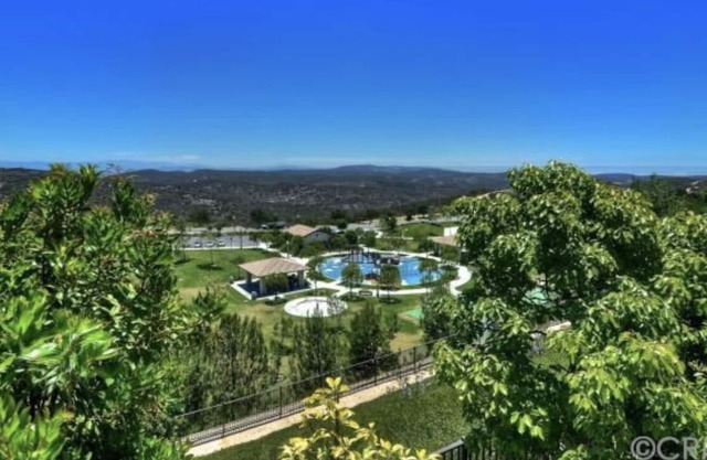 Tuscan Retreat- Less than 5 minutes away from the beach. Pet friendly.