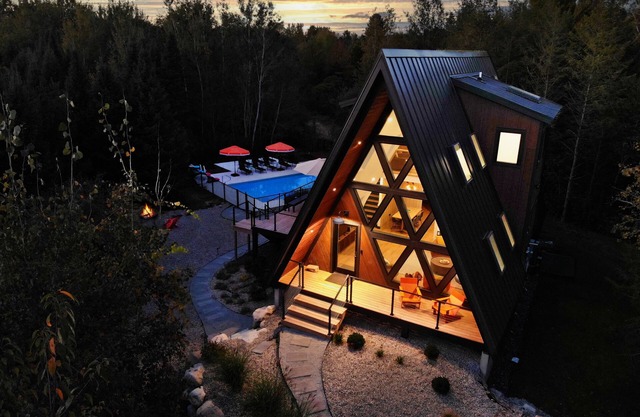 Twin Peaks A-Frame East. Private In-ground Pool. 5 Bed, 2 Bath modern cabin.