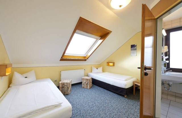 Ducha doble / WC, TV - Landhotel Karrenberg