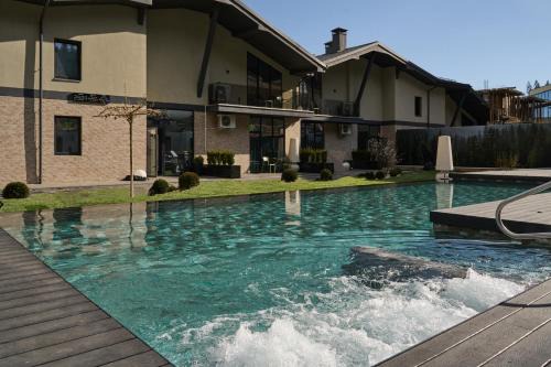 Twins Hotel & Spa