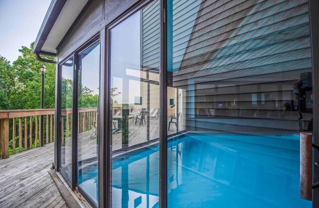 Two Bed Room Condo Mountain Views Indoor Pool