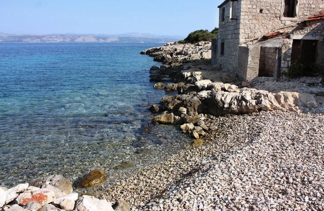 Two bedroom apartment with terrace and sea view Bahía Donja Krušica, Solta (A-17064-b)