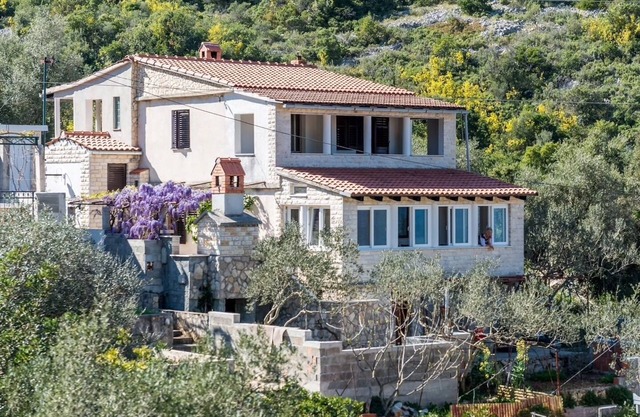 Apartamento para dos personas con terraza y vista al mar Bahía Donja Krušica, Solta (A-15636-b)