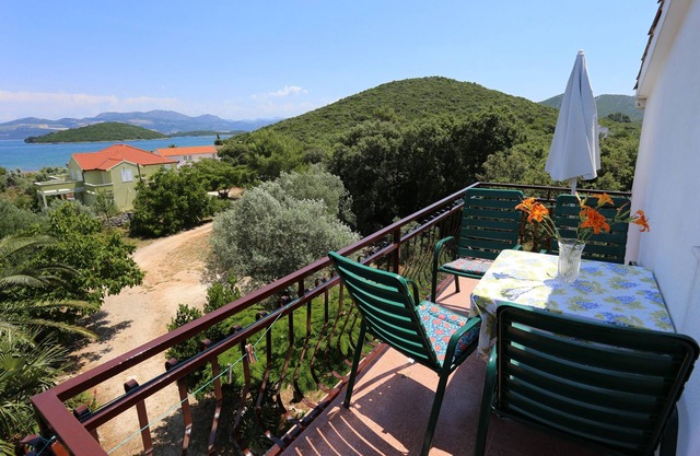 Apartamento para dos personas con balcón y vista al mar Drace, Peljesac (A-10211-a)