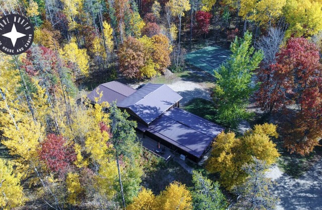 Two-Bedroom House on 5-Acres with Outdoor Hot Tub, Sauna, and Tennis Court (plus extra cabin)