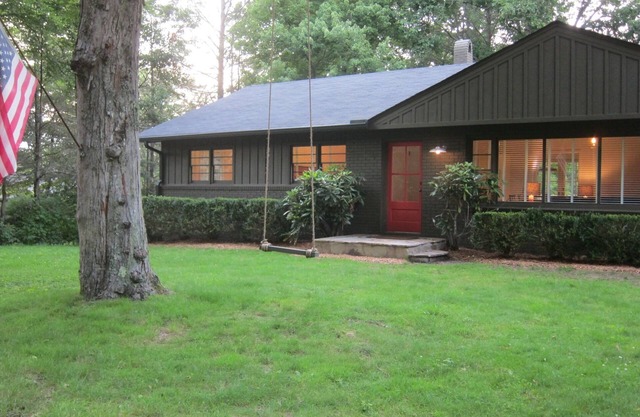 ¡DOS BLOQUES DE ST PRINCIPAL! 5 BDRM / 3 BA, WiFi. HD