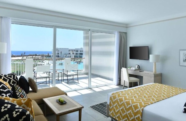 Two Comfortable Rooms Near Sea Turtles + Red Sea Diving Spots