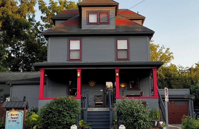 Two Fabulous Houses to choose from ..The Burnt Toast Inn or The Washington House. They are two blocks apart but both are in the wonderful historic Old West Side Neighborhood. No need to have a car since both houses are located walking dist