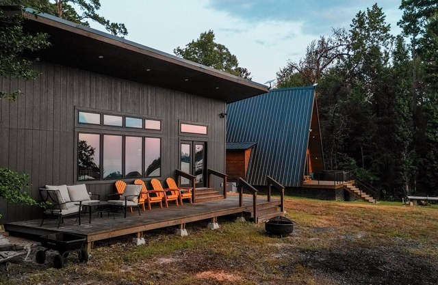 Two Renovated Houses, Sleeps 19: Mid-Lake, Hot Tub