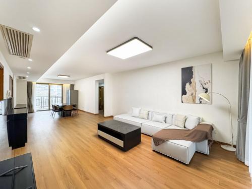 Tyms 3BR 2BA Apt Gubei CBD Near Line10