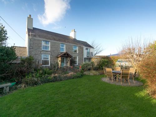 Tyn Lon, Moelfre, A Traditional Welsh Home By The Coast Pass the Keys