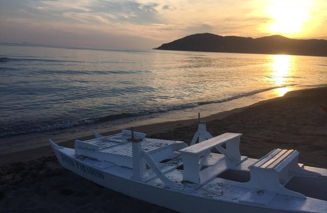 Casa típica con jardín a 4 minutos a pie del mar, en Marina di Carrara,