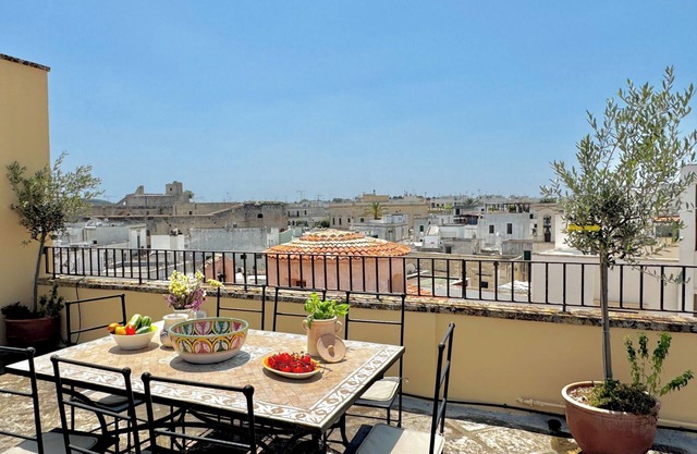 Casa típica con terraza frente al mar en el centro de Otranto - Colección Marea Stays
