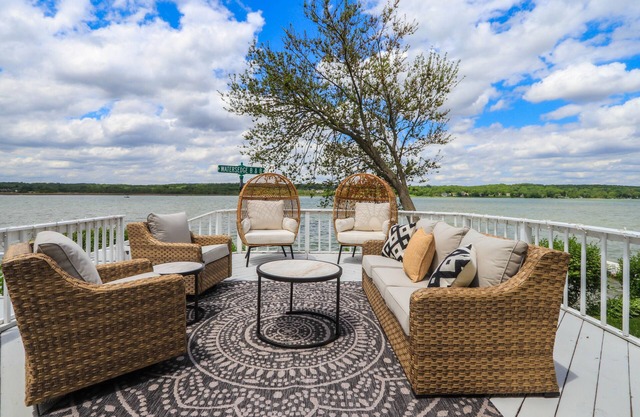 Ultimate Beach House, 2 Private Beaches, Cabana, Private Pier, Sleeps 17!