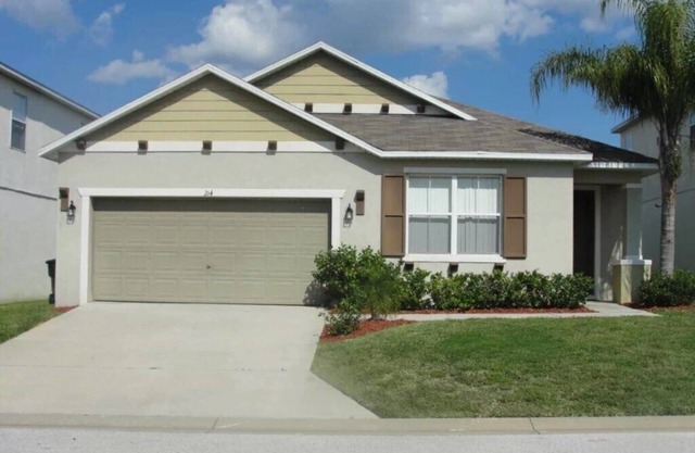 ¡Este Legacy Park Pool Home es perfecto para la diversión familiar y la unión!