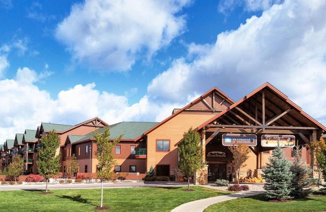 Unforgettable Family Fun at Wyn. Glacier Canyon- Water Park Passes Included-2 Bd