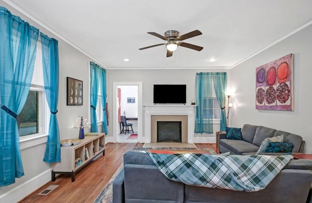 Unique 3BR | Sleeps 6 | Close to Everything!