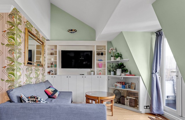 Unique designer 3 bedroom top floor balcony apartment in central London