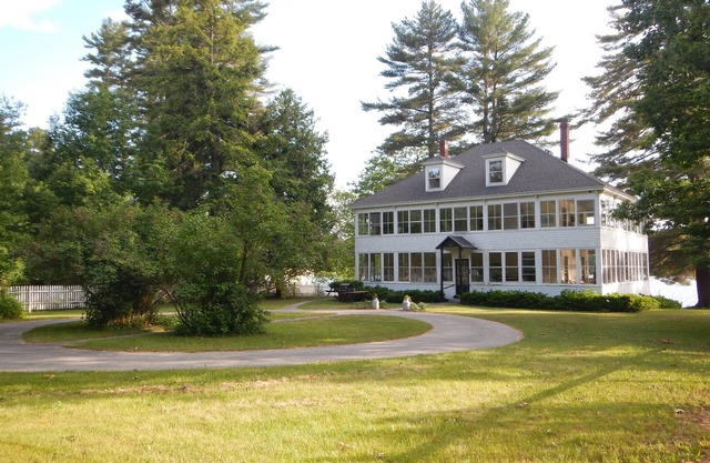 Casa histórica única en Pristine Watchic Lake