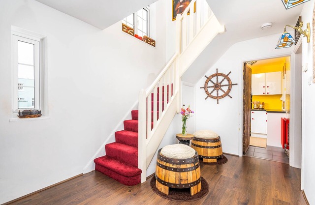 Unique Pirate Cottage in Penryn, Falmouth with hot tub, sleeps max 8