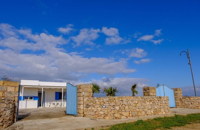 Escenario único!A pocos metros del mar dentro del área protegida de Punta Pizzo.