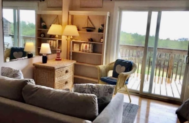 Unidad # 6 - Estudio de eficiencia, terraza privada con vista de agua distante