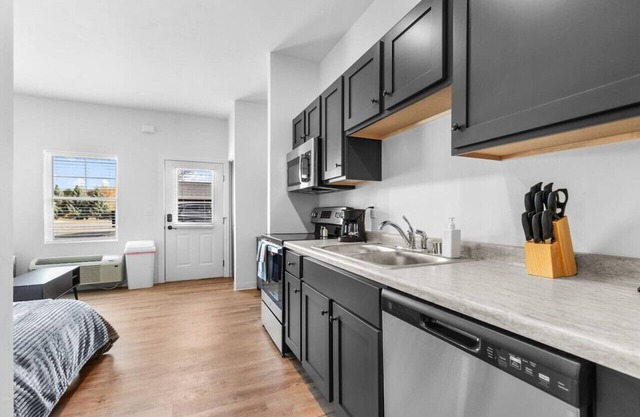 Unit 9 Fox Flats Studios @ Neenah, WI