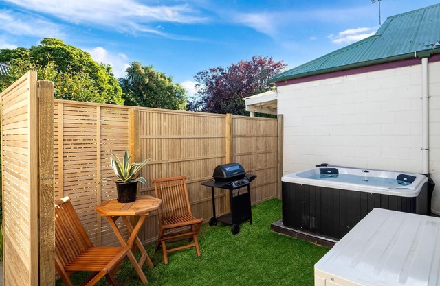 Unit with Spa Bath Close to City