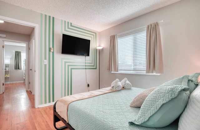 UnitA/CoffeeBar/FreeParking/NearBase/NearAirport