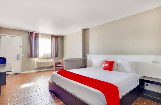 Unwind In Room Near Route 66 Attractions W/ Parking + Pets Allowed