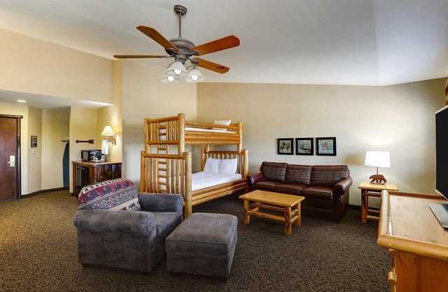 Unwind in Rustic-Themed Suites in Columbia! Free Hot Breakfast, Pool!