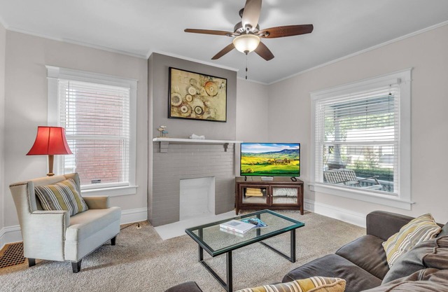 Actualizado 2 dormitorios / 2 baños Casa ubicada en Westport.