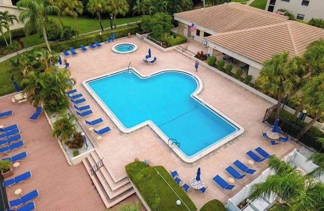 Updated 2nd floor 2/2 Condo just 5 minutes to top-ranked St Pete Beach