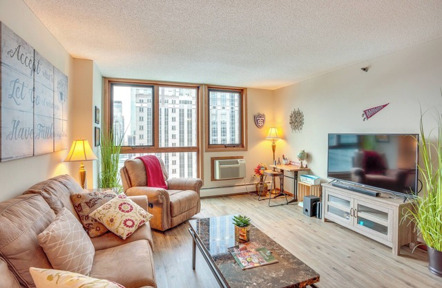 Updated Apt in Dtwn Minneapolis w/ Pool Access!