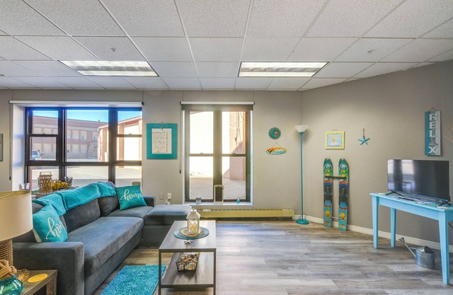 Updated Del Norte Apartment, Walk to Downtown!