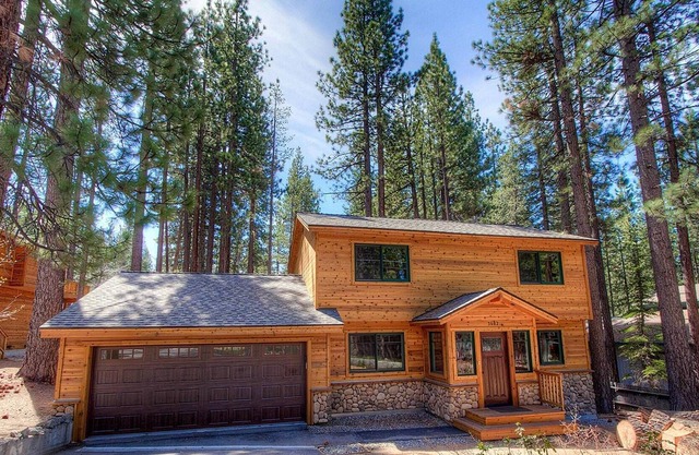 Casa actualizada, patio cercado, barbacoa con cubierta, chimenea, celestial (HCH0682)