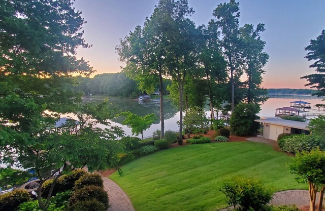 Updated Lakefront Home w/great outdoor space and private dock, Sleeps 12.