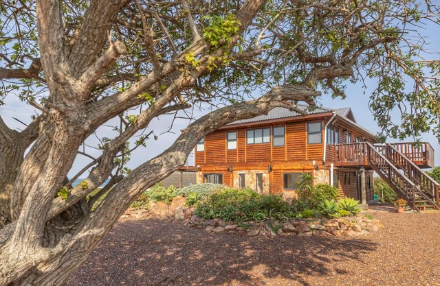 Upmarket, Spacious and Stunning Sea Views